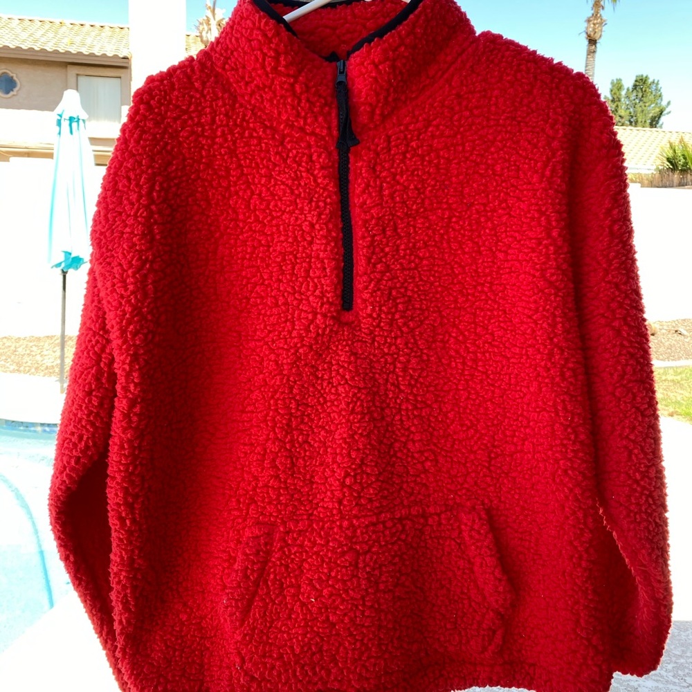 Fluffy pullover! - Picture 2 of 2